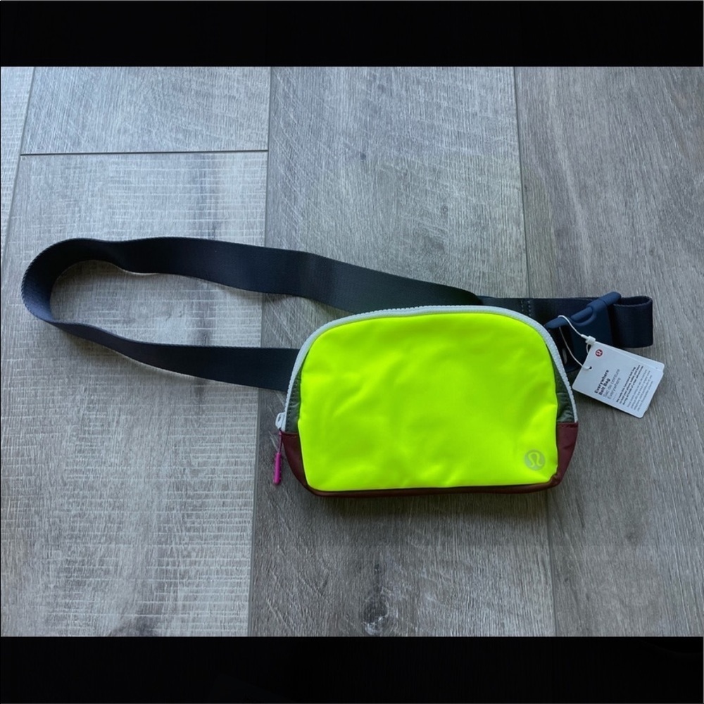 Lululemon Everywhere Belt Bag *1L in Highlight Yellow / Savannah / Army Green